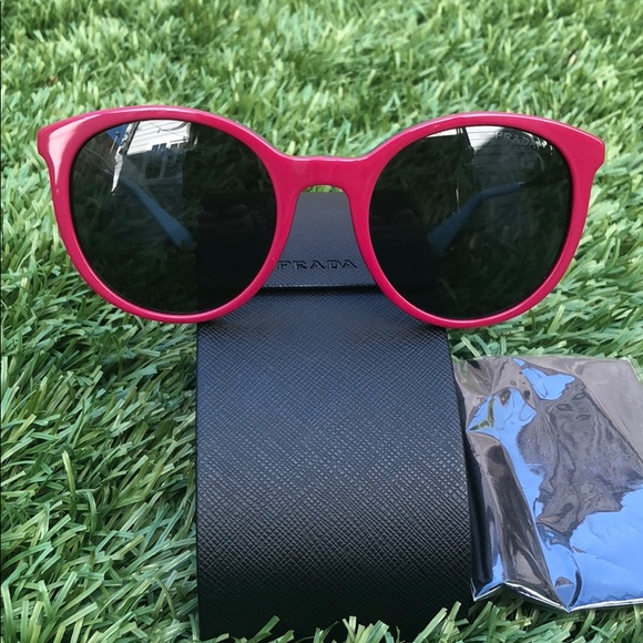 Prada Sunglasses, spring 2017 - Picture 3 of 5